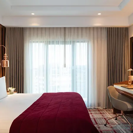 Mövenpick Airport Hotell 5*