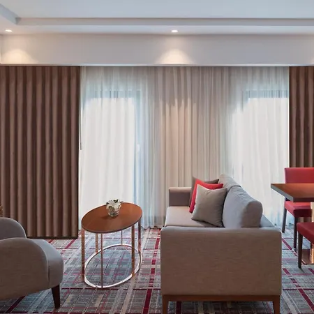 Moevenpick Airport מלון 5*