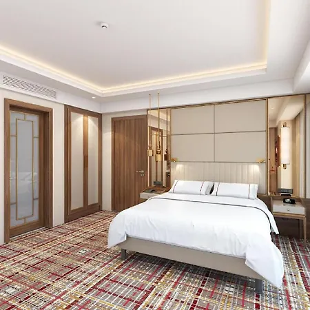 Mövenpick Airport 5*