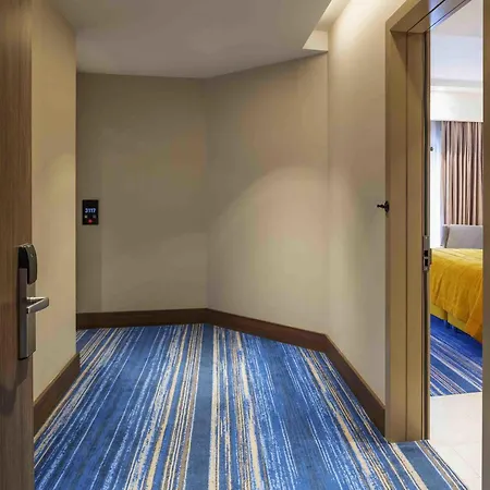 Moevenpick Airport Hotel 5*