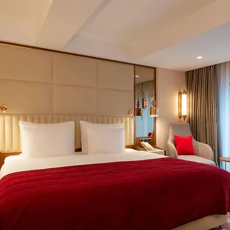 Hotel Moevenpick Airport 5*