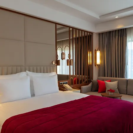 Hotel Moevenpick Airport 5*