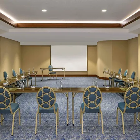 Ξενοδοχείο Moevenpick Airport 5*