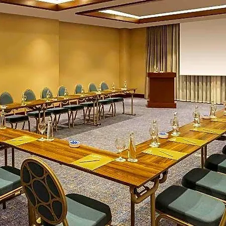Moevenpick Airport 5*