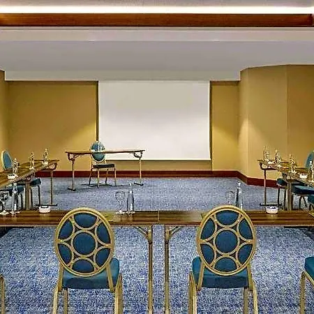 Moevenpick Airport 5*