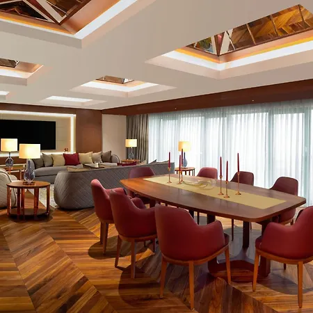 Hotel Moevenpick Airport 5*