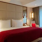 Moevenpick Airport 5*
