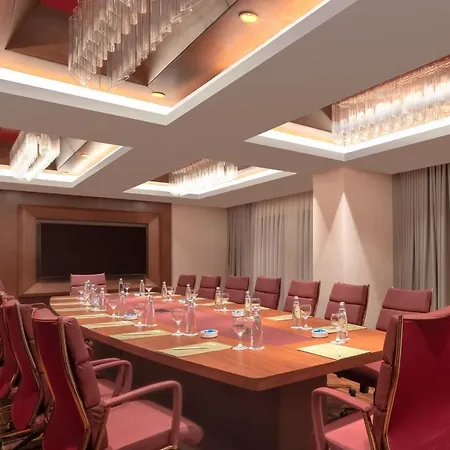 Moevenpick Airport Hotel 5*