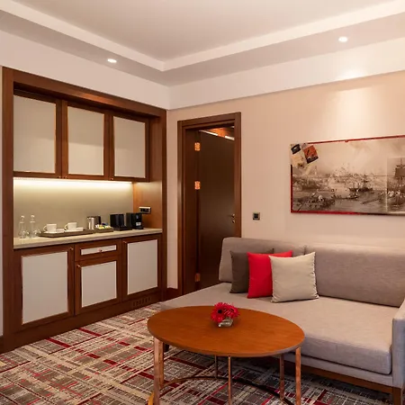 Moevenpick Airport Hotel 5*