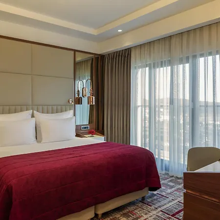 Moevenpick Airport 5*